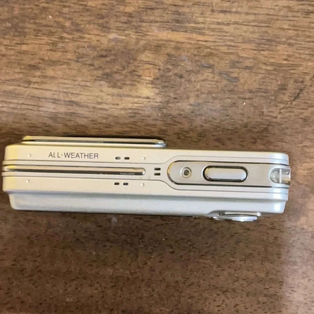 Nikon  Coolpic S2 Digital CameraGreat . Condition. .  5.1   Digital  Japan